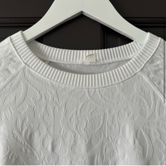 Lululemon Rest Less Textured Floral White Long Sleeve Shirt 10 Crew Neck Top Tee - Picture 2 of 5
